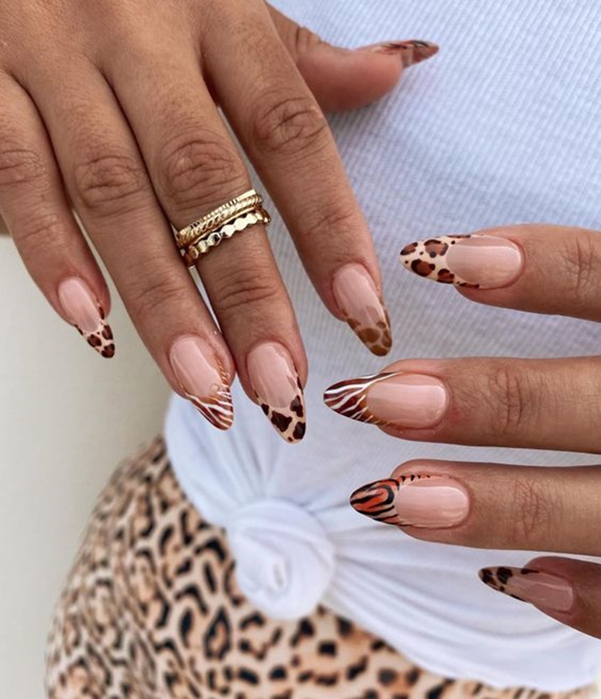 Unhas com decoração animal print